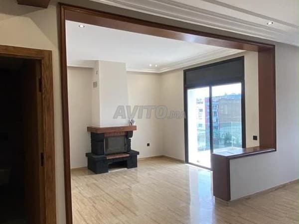Appartement Spacieux Entièrement Rénové à Racine