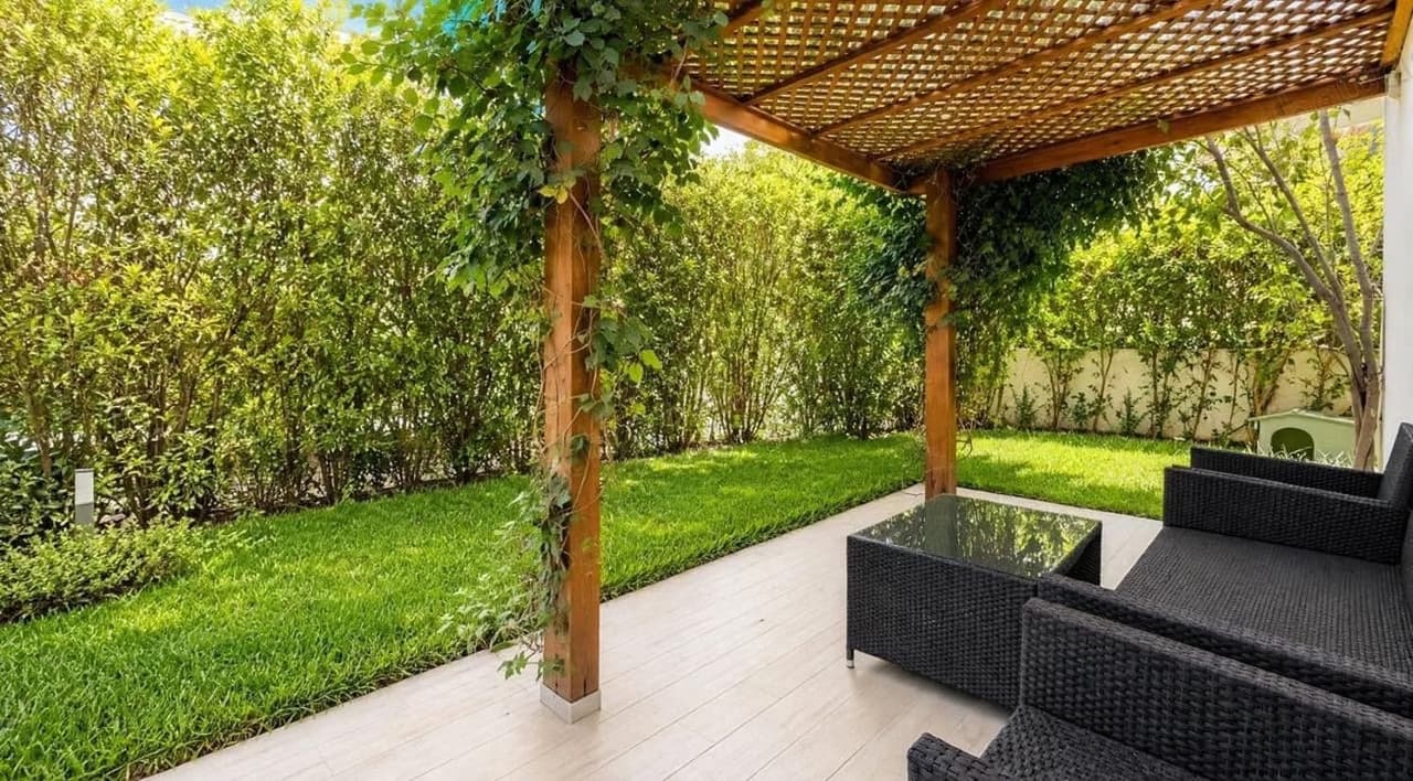 Vente d'un bel appartement Rez de jardin à Ville Verte. 2 chambres. Terrasse et ascenseur