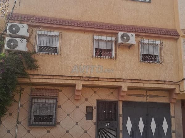 Casa titulada, renovada y amueblada, R+2 con garaje