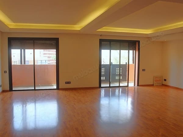 Grande duplex da affittare vuoto vicino a Victor HUGO