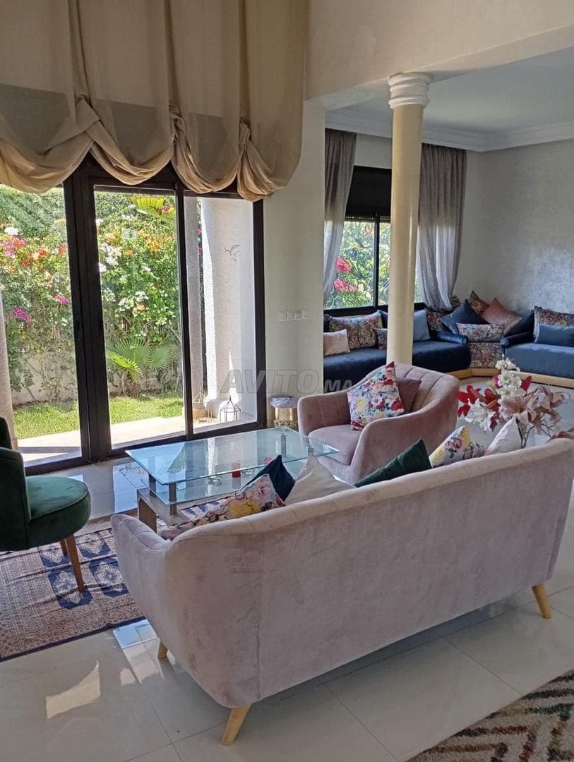 Belle lumineuse villa meublé de 700 m² à Hay Ryad