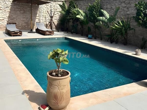 فيلا مفروشة رائعة. 2 إلى 3 غرف نوم. مسبح