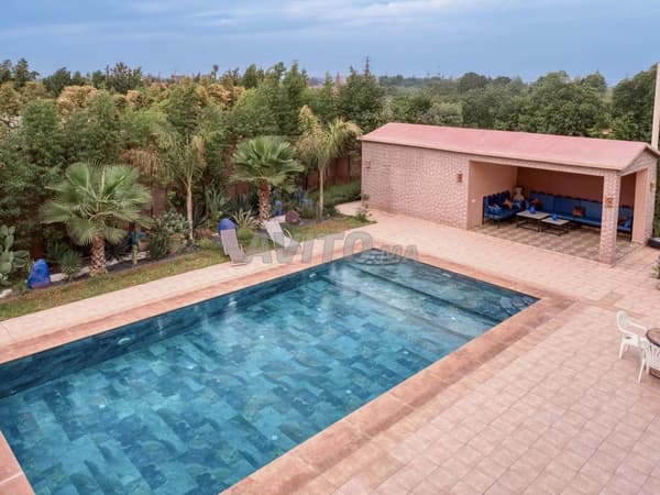 Luxe villa zonder tegenoverliggende bebouwing, grote zwembad en hammam