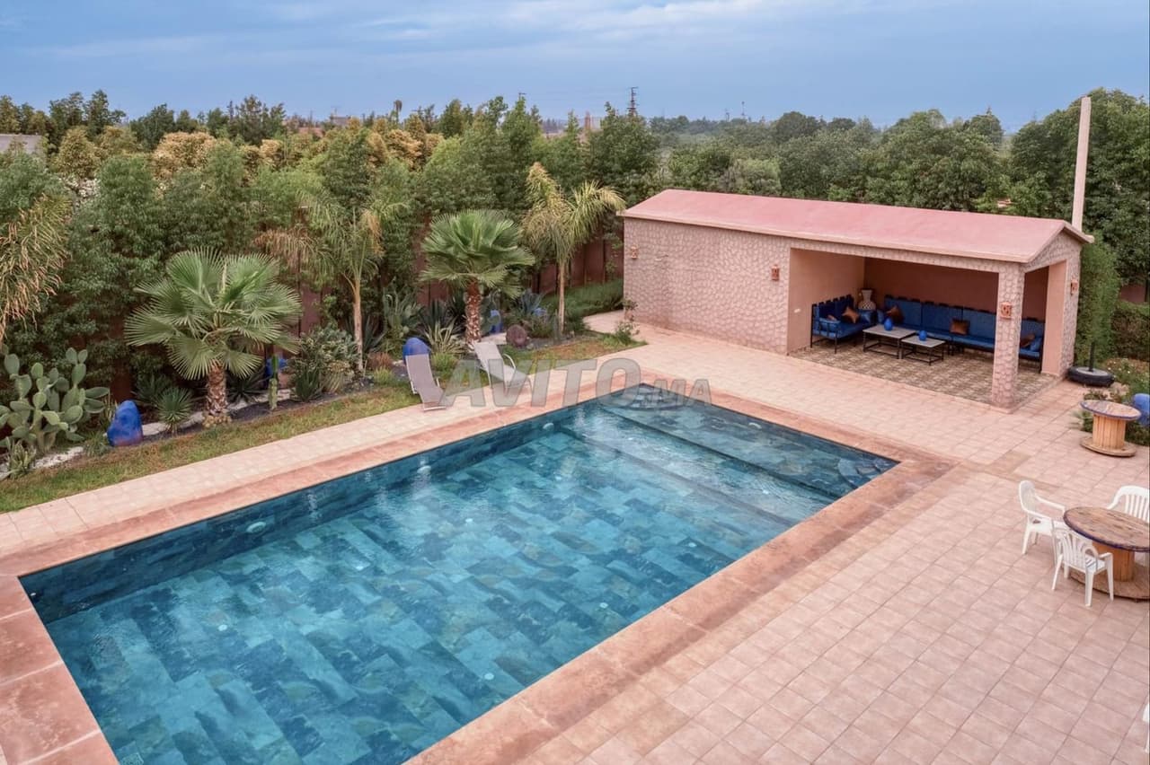 Villa de luxe sans vis à vis, grande piscine et hammam