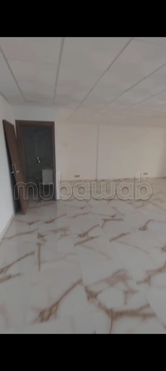 Bureau très bien placé à vendre