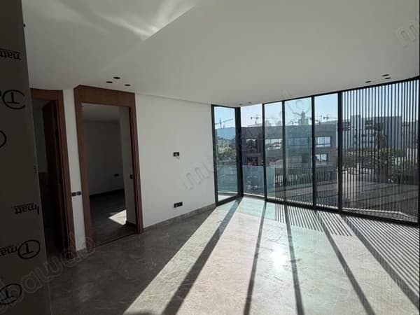 Premium studio te koop, direct beschikbaar