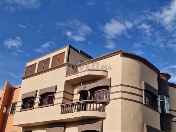 Étage supérieur de villa 3 façades à côté de la clinique Ibn Badis