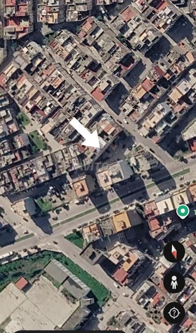 شقة للبيع في الطابق الأول بالقرب من حي بني مكادة
