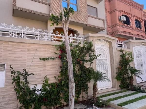 Maison de luxe à louer à Route Casablanca. Surface totale 400 m². Meublé