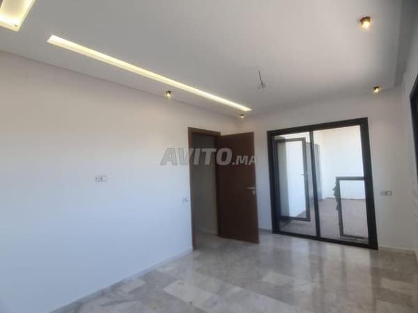 Appartement 3 ch vide NEUF à louer Menzeh