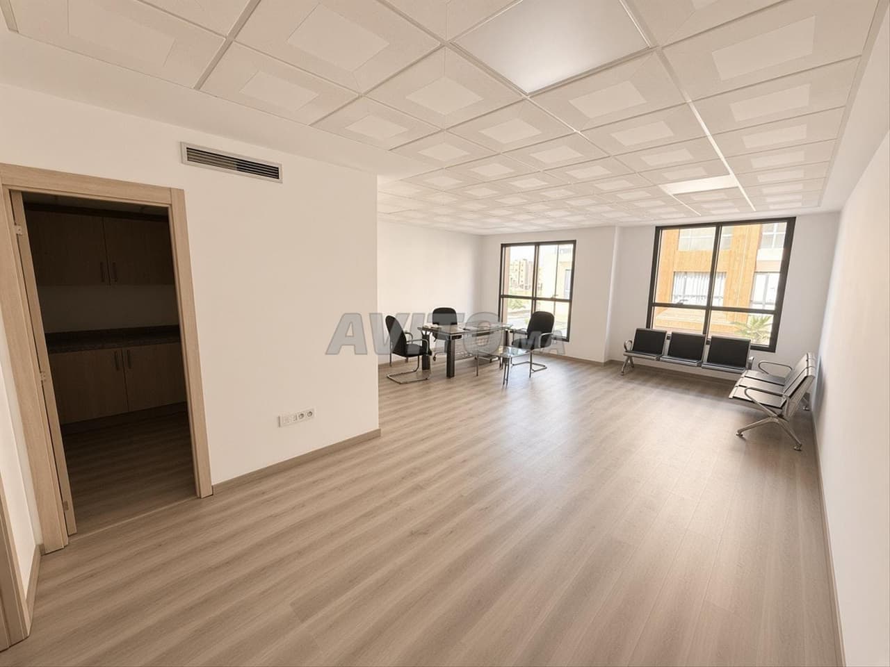 PLATEAU BUREAU LUMINEUX 46 M² – ROUTE DE SAFI