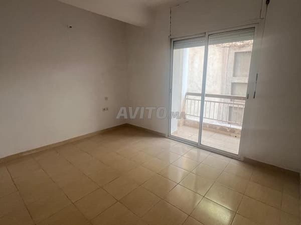 Appartement 3 chambres à louer à avenue des FAR