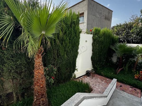 Somptueuse villa à louer à Souissi. 6 grandes pièces. Terrasse et jardin