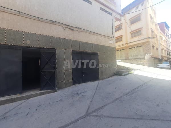 Local commercial 4000 dh