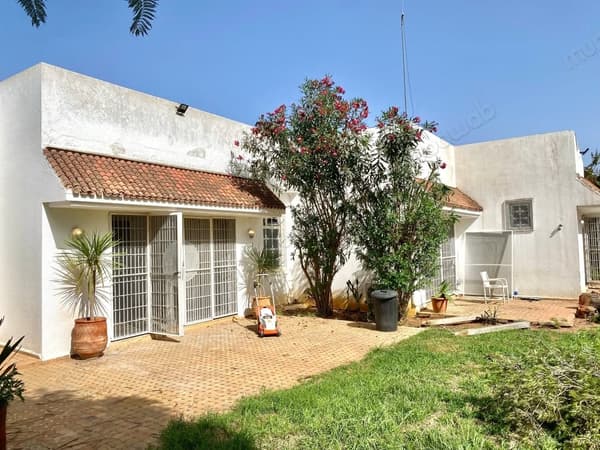 Magnifique villa à louer à Riyad. 6 belles chambres. Terrasse et jardin