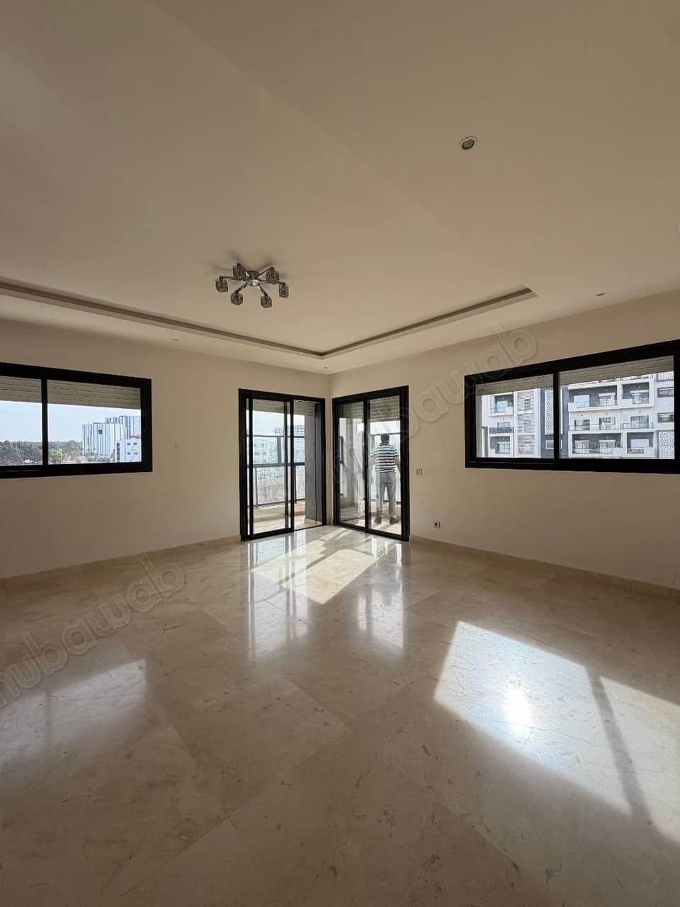 Vendita appartamento a Riyad. Superficie totale 122 m². Porta blindata e residenza sicura