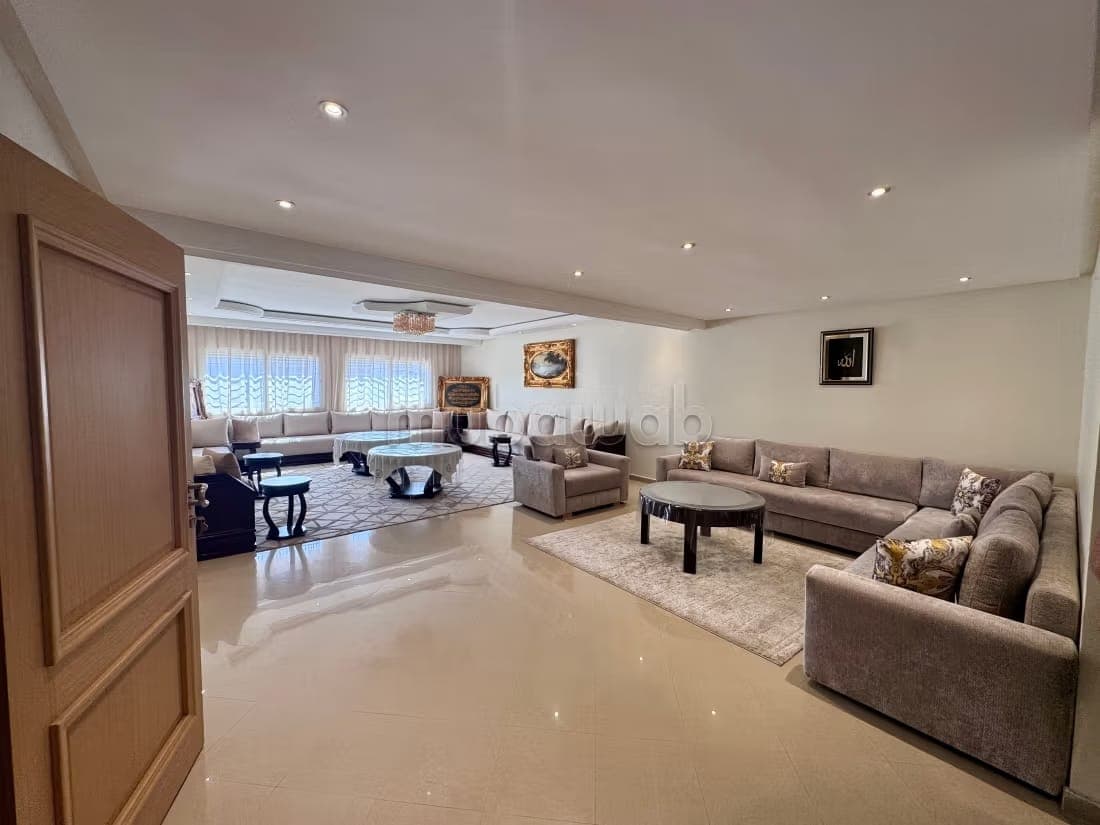 Maison à acheter à Bouskoura. 4 chambres agréables. Système de parabole et résidence…