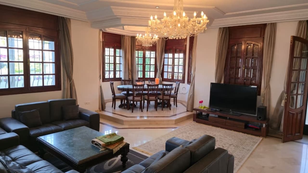 فيلا استثنائية رائعة بمساحة 720 م² مسكونة