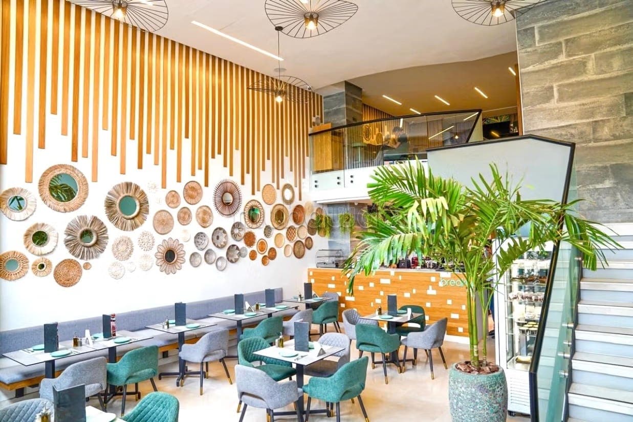 Lease-Management Rental: Beautiful Fully Equipped Café Restaurant in a High-Potential Zone…