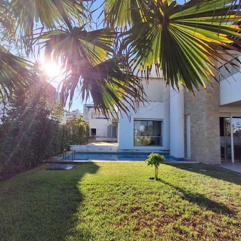 Villa à Vendre de 660.0 m² à Salé, Bouknadel