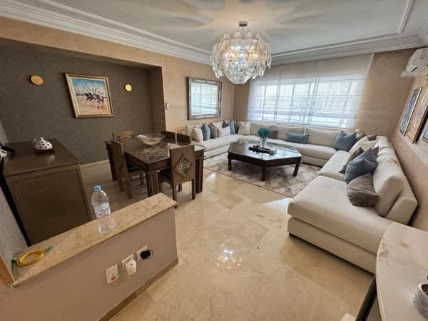 Te huur groot 2 slaapkamers gemeubileerd Triangle d’or