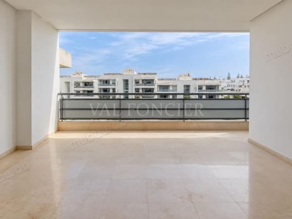 Huur appartement 220m2 3 slaapkamers met groot terras met zeezicht Ain Diab, Casablanca