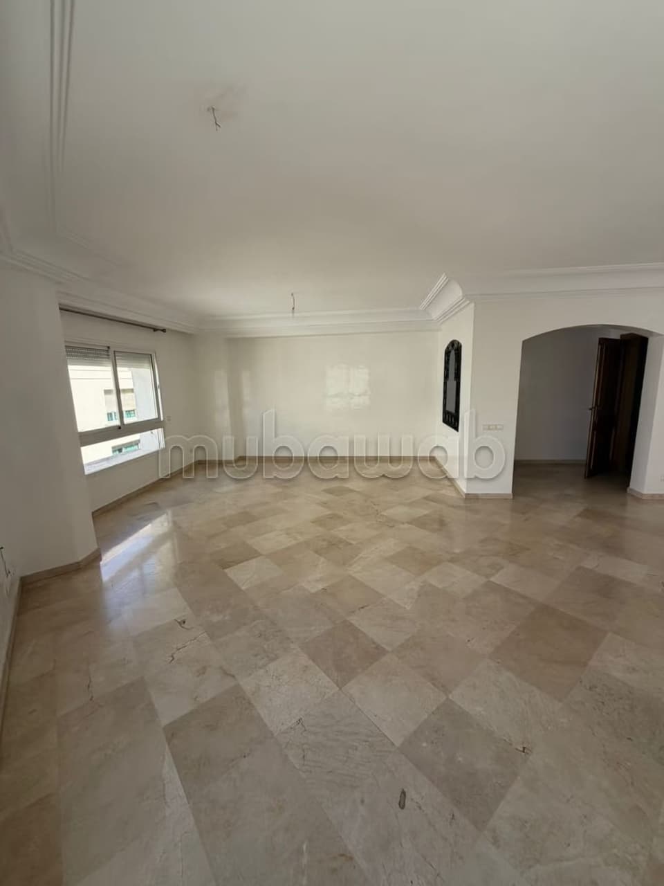 Louez cet appartement à Triangle d'Or. Superficie 148 m². Service de concierge et…