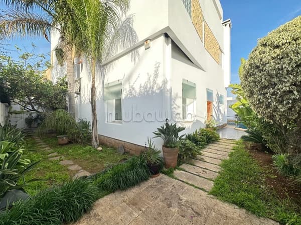 Superbe villa de 5 chambres avec piscine et jardin à Quartier Oasis