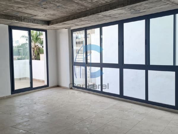 New office with terrace for rent in Oasis – 67 m²