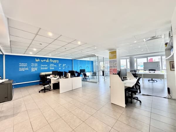 Equipped office for sale