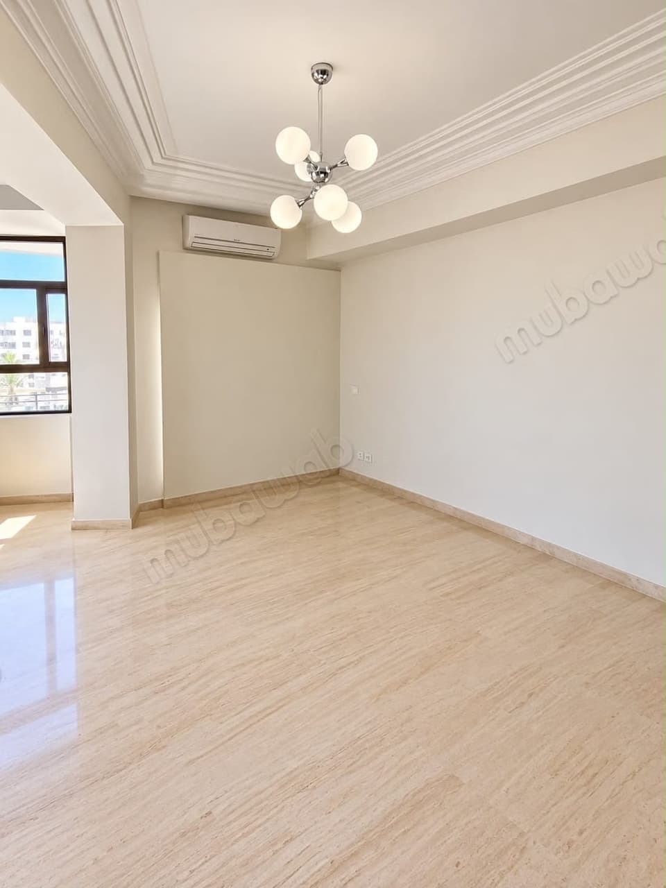 في بالميي. مساحة 155 م². فارغة