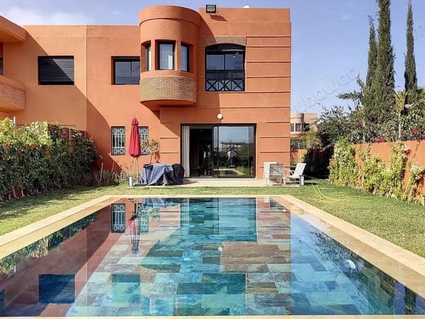 Magnifique villa moderne avec jardin et piscine