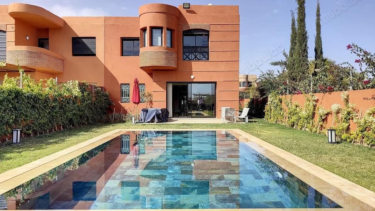 Magnifique villa moderne avec jardin et piscine