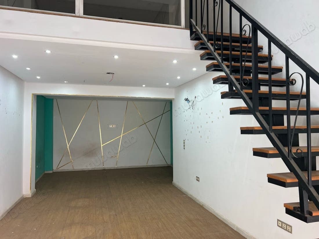 Beau local commercial en location à Route de Safi. Surface de 80 m². Résidence avec…