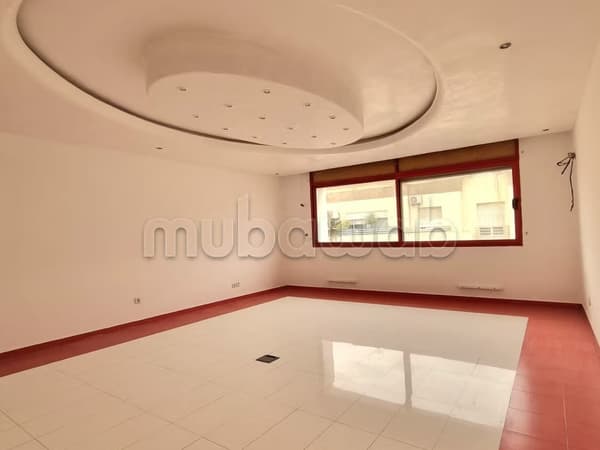 Bureau lumineux et bien agencé au cœur de Palmier