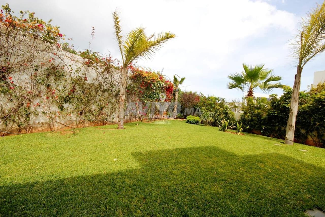 jolie villa angle/neuve à souissi