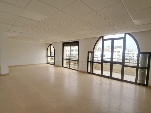 Offices for rent in Racine. 330 m² surface