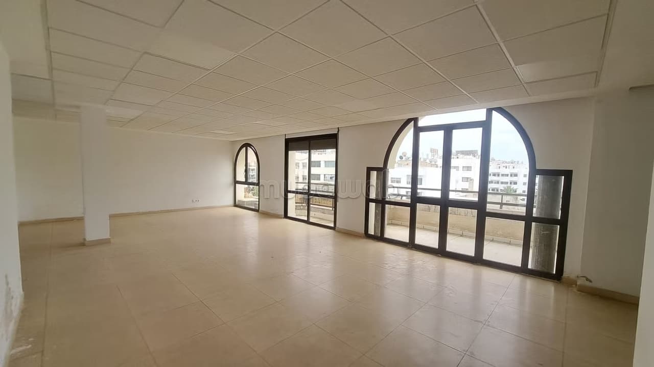 مكاتب للكراء في راسين. مساحة 330 م²