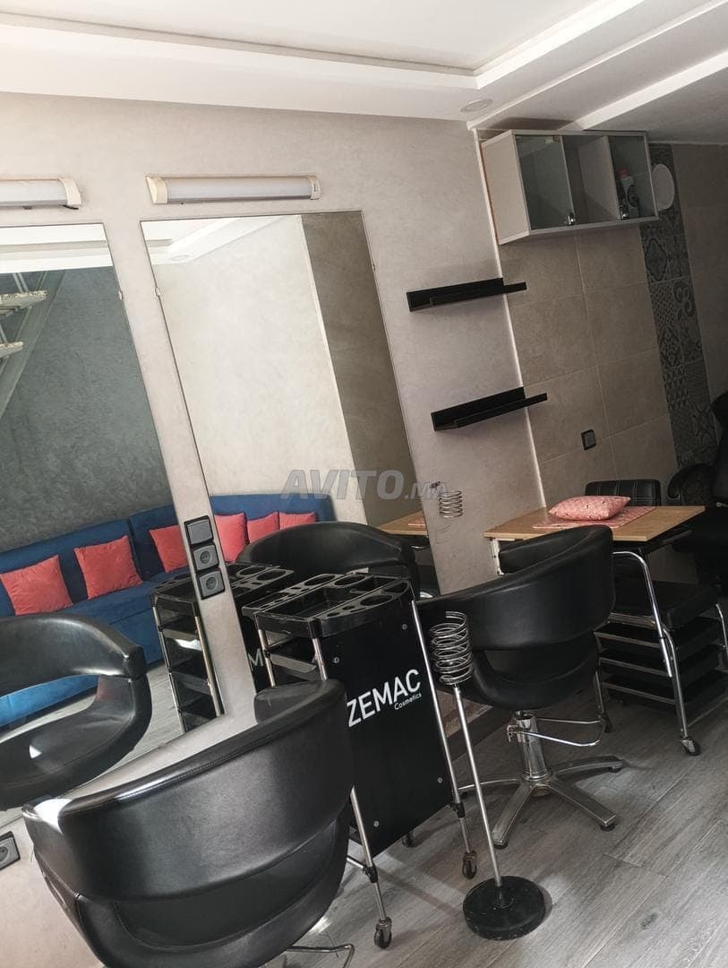 Salon de coiffure meublé à louer