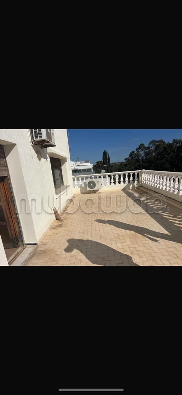 Sumptuous villa for sale in Hay Nahda. 5 beautiful bedrooms. Traditional Moroccan living room…