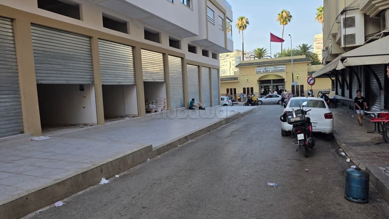 Meerdere commerciële winkels te huur in Hamria, Meknes, dicht bij Prince Abdelkader-station en…