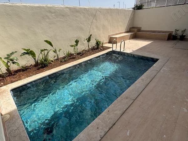 فيلا فاخرة للبيع في Dar Bouazza. 4 غرف مريحة. مسبح كبير