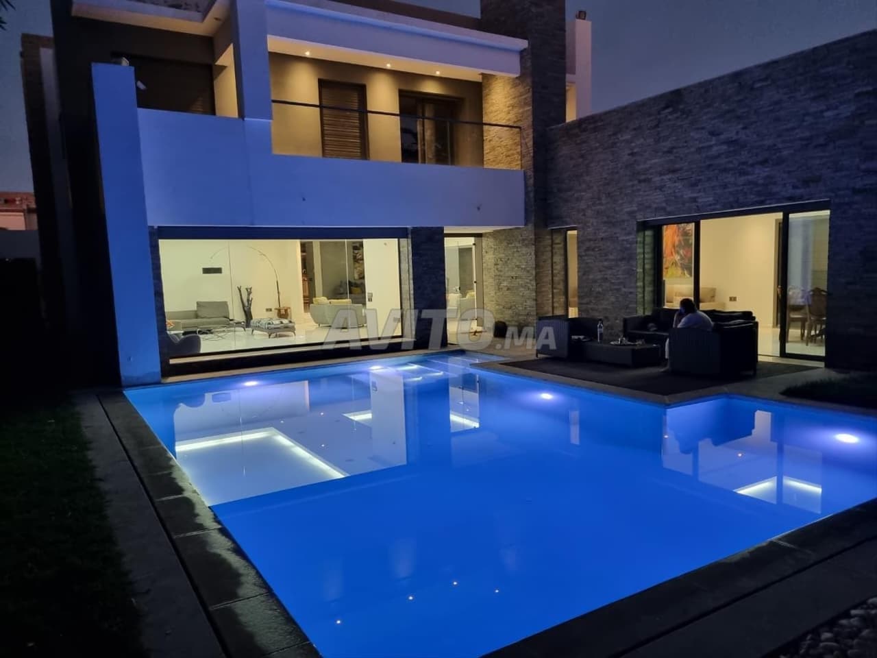 Moderne villa R+1 met privézwembad en tuin