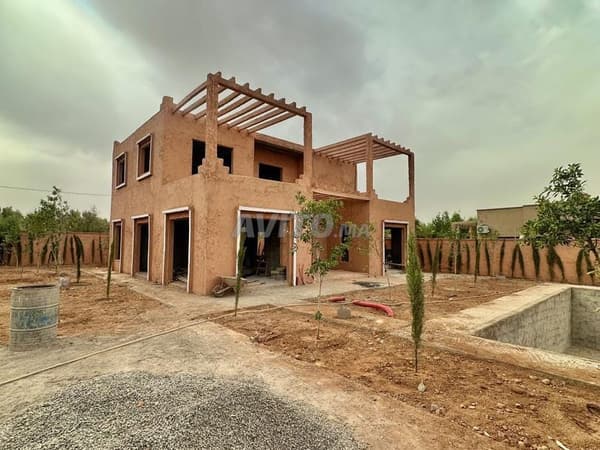 Semi-Finished Villa 800 m² for Sale Well & Pool