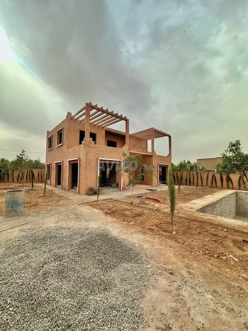 Semi-Finished Villa 800 m² for Sale Well & Pool