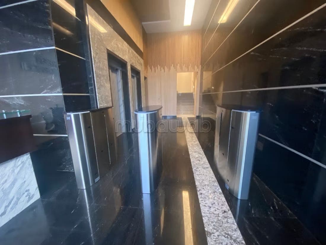 Location de bureaux sur la Route d’el jadida Superficie 404 m². Avec ascenseur et terrasse
