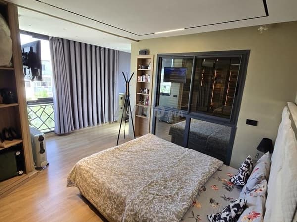 APPARTEMENT TRÈS CHIC en vente MEUBLÉ 3 façades