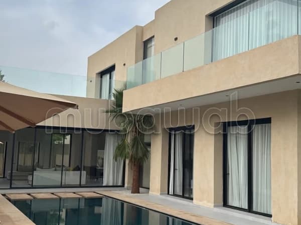 Villa de luxe à louer à Route de l'Ourika. 4 chambres agréables. Bien meublé