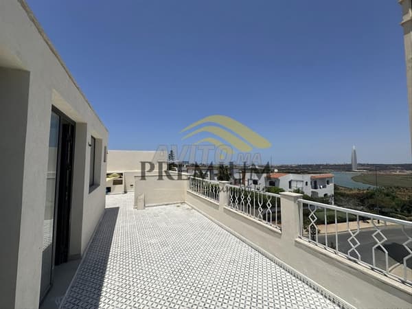 VILLA ENTIÈREMENT RÉNOVÉE AVEC UNE SUPERBE VUE