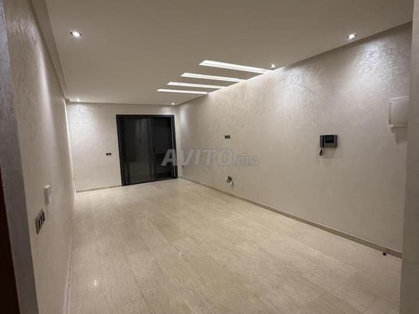 Studio à louer à côté de clinique chikh khalifa
